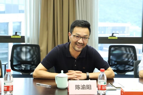 免费看片黄董事長陳渝陽