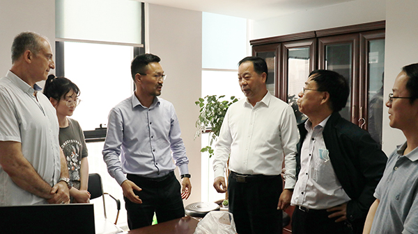 中國農業技術推廣協會會長陳生鬥、秘書長張互助蒞臨免费看片黄考察參觀