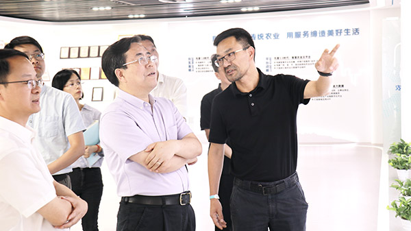 應義斌教授一行參觀免费看片黄數字三農展廳