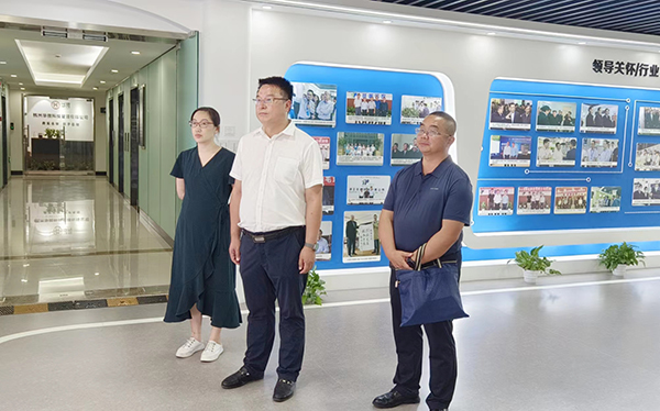 酒泉肅州區政府黨組成員、副區長範誌俊參觀免费看片黄展廳‍